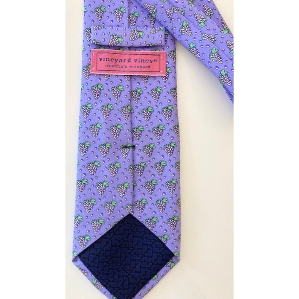 Vineyard Vines Martha's Vineyard Silk Men's Purplish with Grapes 59 x 3.25 - Picture 2 of 7